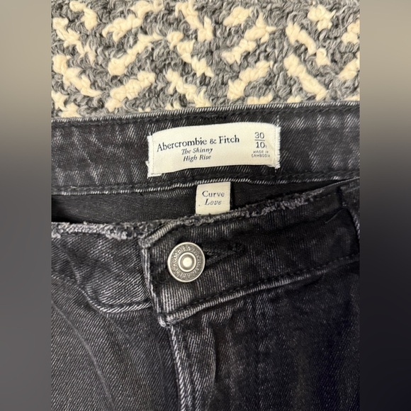 ABERCROMBIE & FITCH Curve Love The High Rise Distressed Skinny in Black Size 30 - Picture 4 of 5